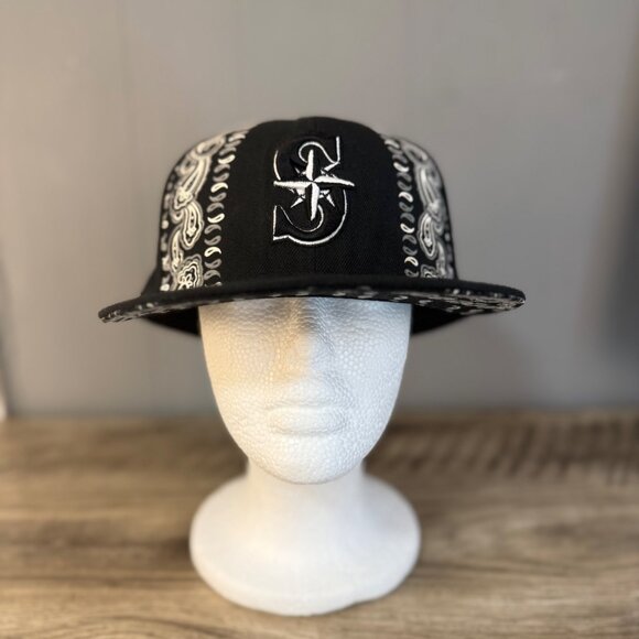 RARE Seattle Mariners Black & White Paisley New Era Fitted Hat Size 7 3/8 MLB - Picture 1 of 8